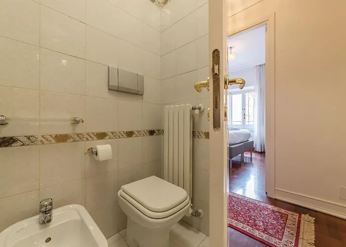 Quiet And Classic On Two Floors, By Trevi Fountain - Fromhometorome Apartman