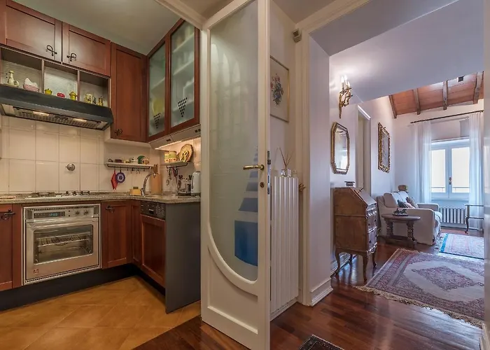 Quiet And Classic On Two Floors, By Trevi Fountain - Fromhometorome * Róma