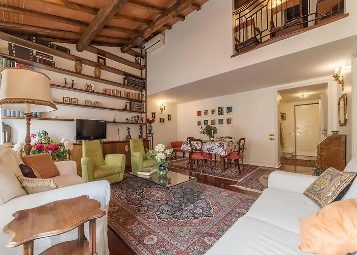 Quiet And Classic On Two Floors, By Trevi Fountain - Fromhometorome Apartman