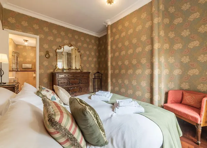 Quiet And Classic On Two Floors, By Trevi Fountain - Fromhometorome Apartman *