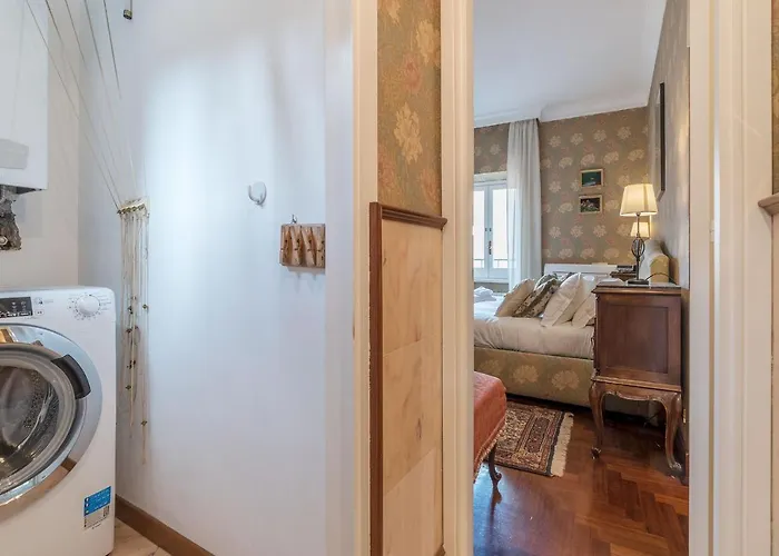 Quiet And Classic On Two Floors, By Trevi Fountain - Fromhometorome Apartman
