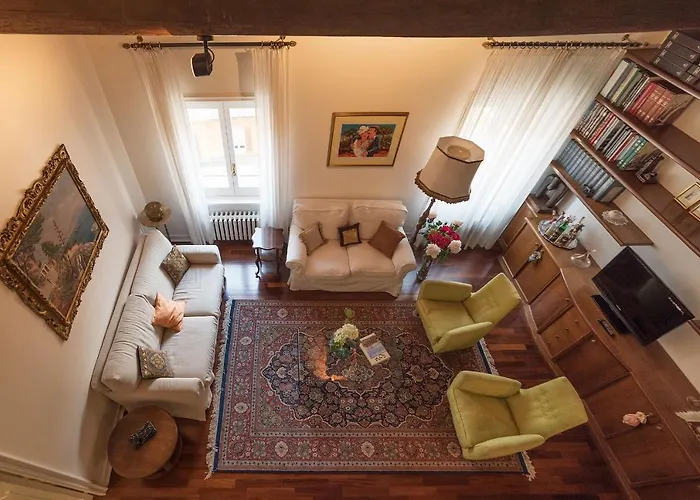 Quiet And Classic On Two Floors, By Trevi Fountain - Fromhometorome Apartman