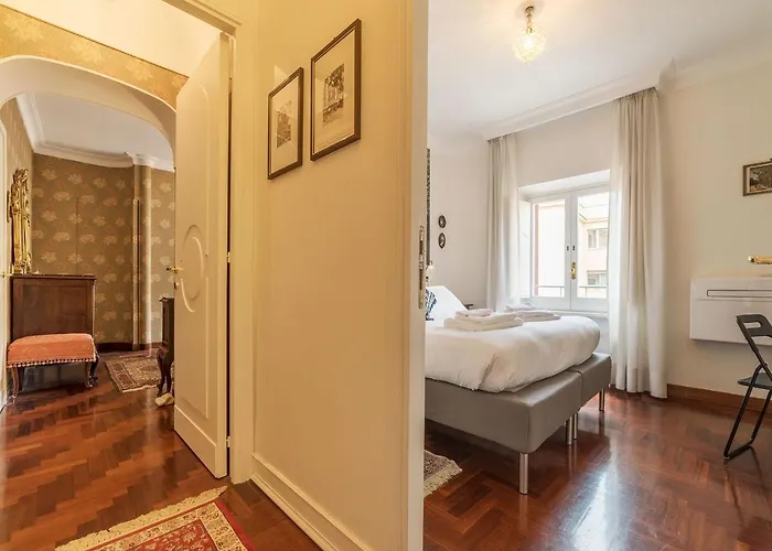 Quiet And Classic On Two Floors, By Trevi Fountain - Fromhometorome * Róma