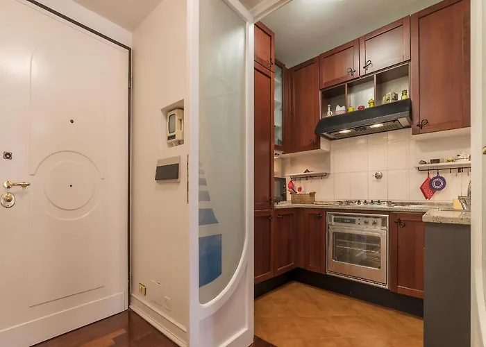 Quiet And Classic On Two Floors, By Trevi Fountain - Fromhometorome Apartman *