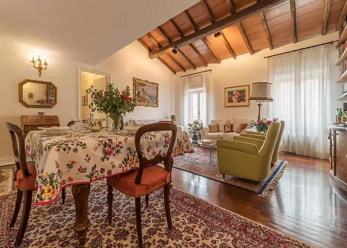 Quiet And Classic On Two Floors, By Trevi Fountain - Fromhometorome * Róma