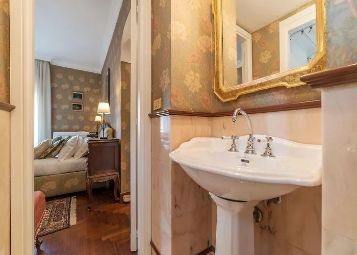 Quiet And Classic On Two Floors, By Trevi Fountain - Fromhometorome * Róma