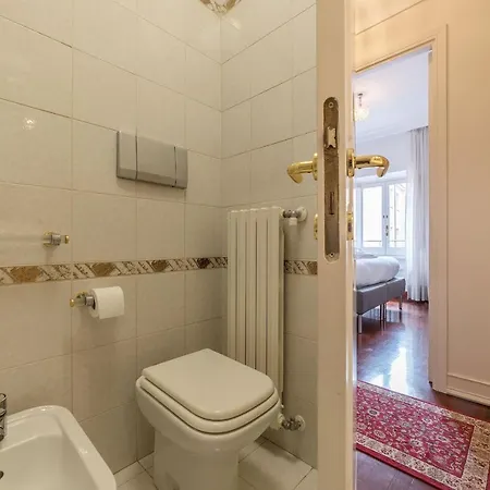 Quiet And Classic On Two Floors, By Trevi Fountain - Fromhometorome Appartement