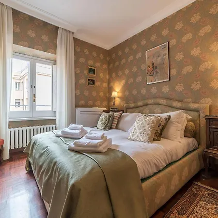 Quiet And Classic On Two Floors, By Trevi Fountain - Fromhometorome