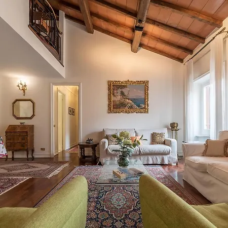 Quiet And Classic On Two Floors, By Trevi Fountain - Fromhometorome Appartement Rome