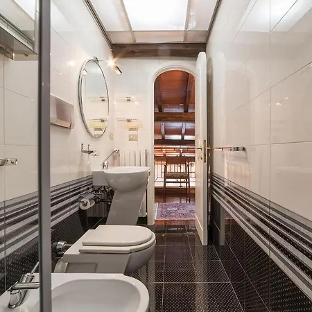 Quiet And Classic On Two Floors, By Trevi Fountain - Fromhometorome *