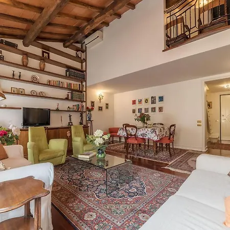 Quiet And Classic On Two Floors, By Trevi Fountain - Fromhometorome Appartement