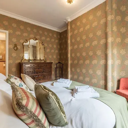 Quiet And Classic On Two Floors, By Trevi Fountain - Fromhometorome Appartement *