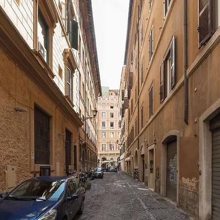 Quiet And Classic On Two Floors, By Trevi Fountain - Fromhometorome Appartement