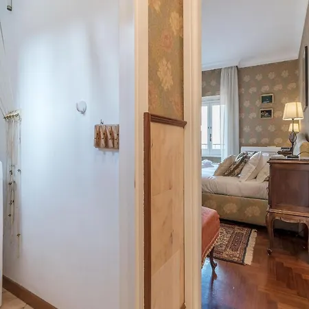 Quiet And Classic On Two Floors, By Trevi Fountain - Fromhometorome Appartement