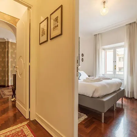 Quiet And Classic On Two Floors, By Trevi Fountain - Fromhometorome * Rome