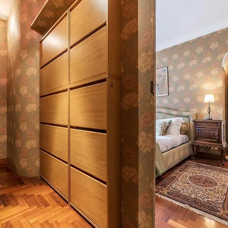 Appartement Quiet And Classic On Two Floors, By Trevi Fountain - Fromhometorome Rome
