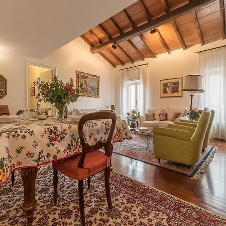 Quiet And Classic On Two Floors, By Trevi Fountain - Fromhometorome * Rome