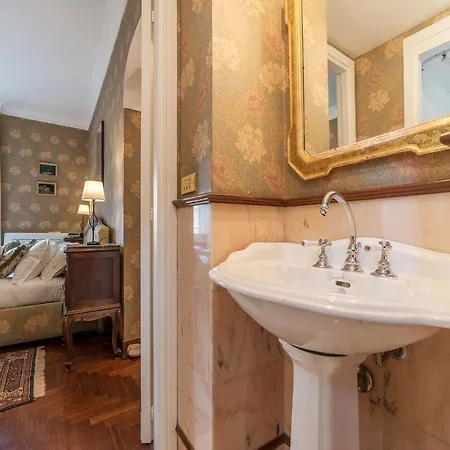 Quiet And Classic On Two Floors, By Trevi Fountain - Fromhometorome * Rome